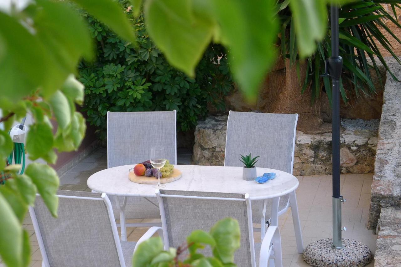 Maria & Manos Guest House, Agios Onoufrios Beach Exteriör bild